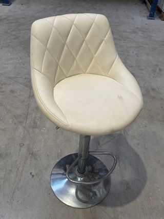 2 Taburetes Beige y Plata