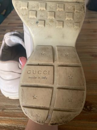 Zapatilla Gucci Rhyton Piel Logo Mujer