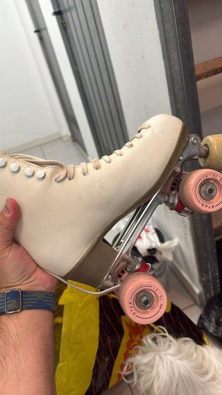 Patines de patinaje artístico color crema 