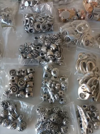 Lote Abalorios Zamak Bisutería Se aceptan ofertas.