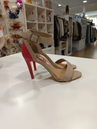 Tacones Beige y Rojo