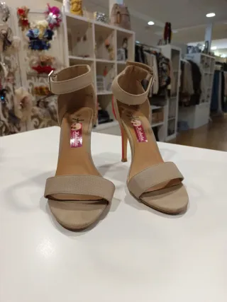 Tacones Beige y Rojo