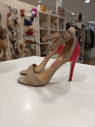 Tacones Beige y Rojo