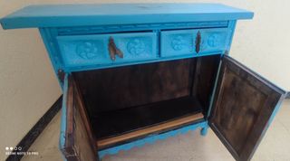 Mueble recibidor azul con detalles