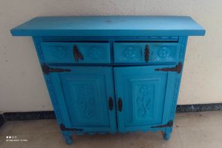 Mueble recibidor azul con detalles
