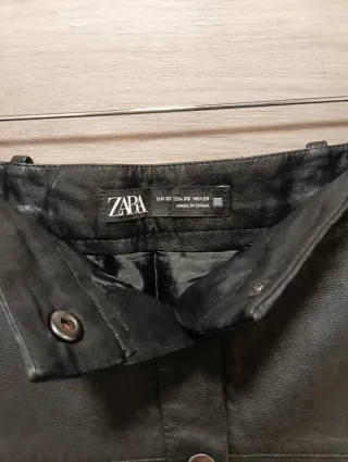 Minifalda polipiel Zara negra