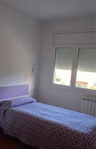 Habitación en alquiler en casa grande con jardín 