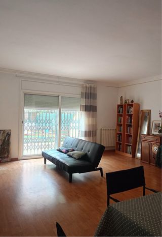 Habitación en alquiler en casa grande con jardín 