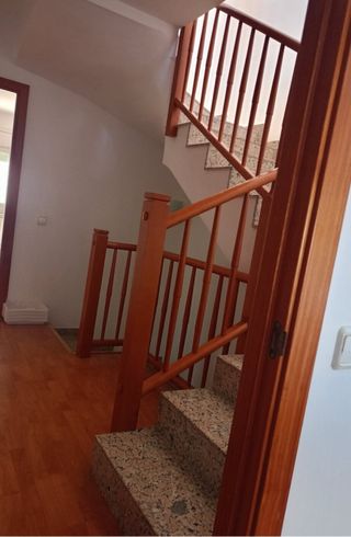 Habitación en alquiler en casa grande con jardín 