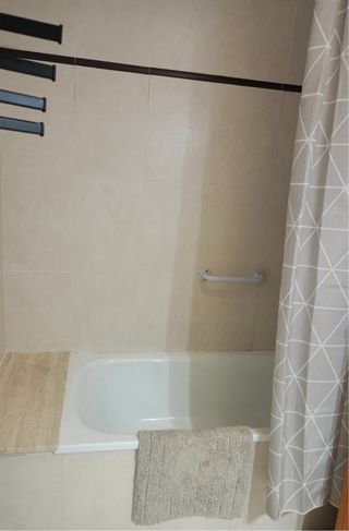 Habitación en alquiler en casa grande con jardín 