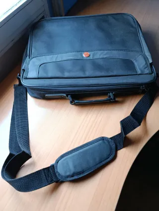 Portátil maletín negro para transportar