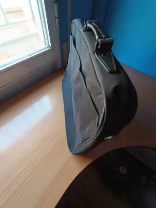 Portátil maletín negro para transportar