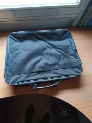 Portátil maletín negro para transportar