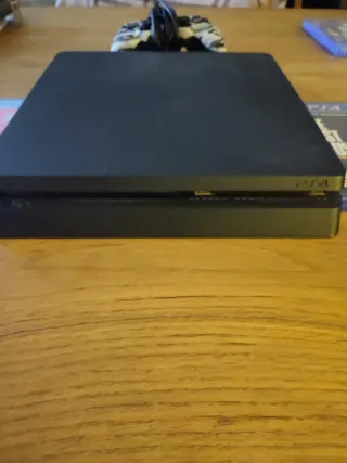 PS4 Slim 500GB Negra + 2 juegos+ mando