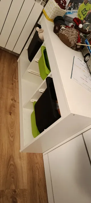 Cassettiera Ikea verde e bianca