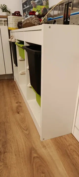 Cassettiera Ikea verde e bianca
