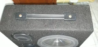 Altavoz 300 wats.
negro con asa