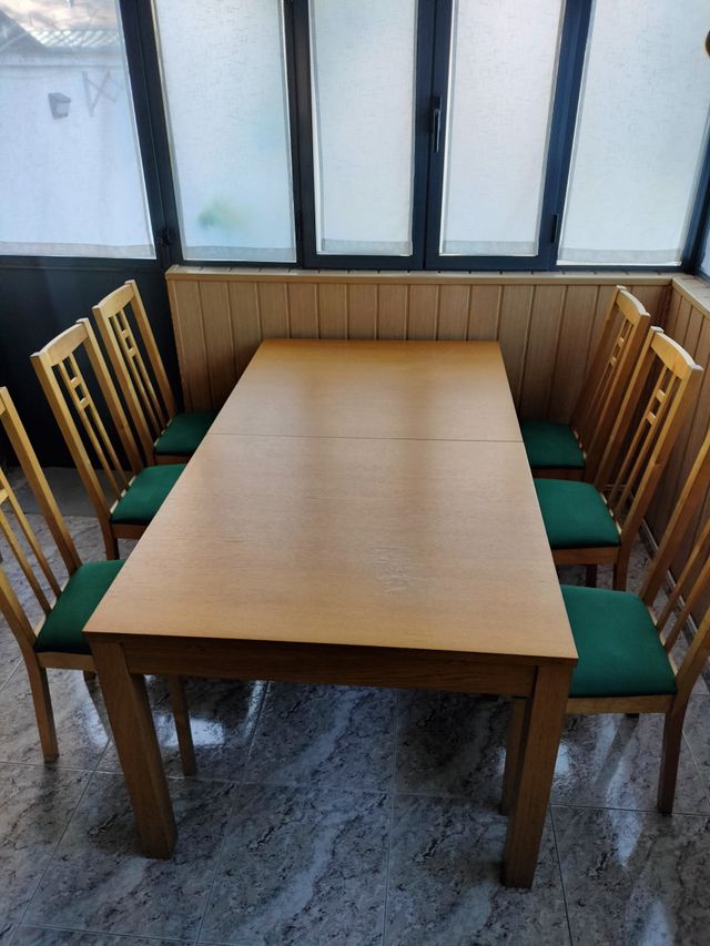 Mesa de comedor extensible de madera con 6 sillas
