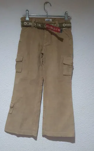 Pantalón niño beige con cinturón
