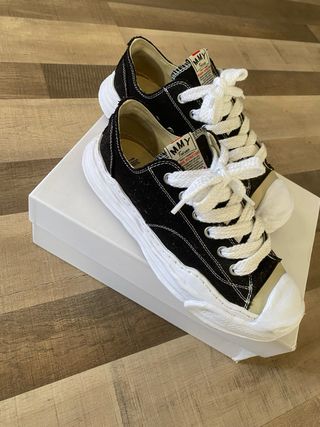 Maison Mihara Yasuhiro Zapatillas Negras y Blancas
