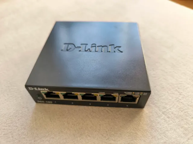 Switch D-Link DGS-105 5 Puertos Gigabit