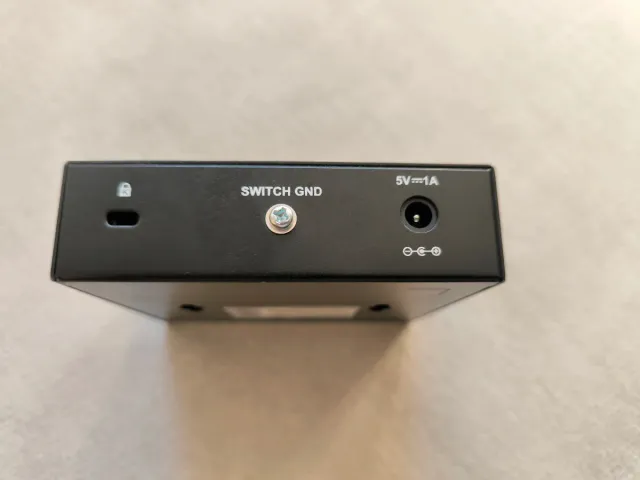 Switch D-Link DGS-105 5 Puertos Gigabit