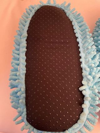 Pantofole casa simpatiche a tema riccio azzurro.