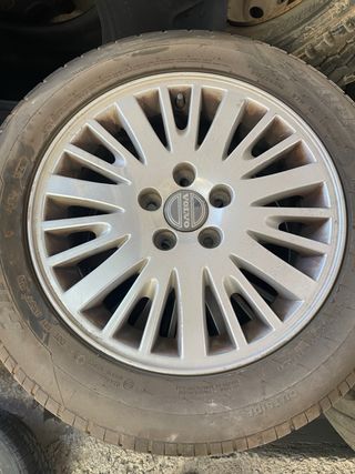 Neumáticos 215/55 R16 y 4 llantas