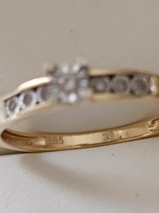 Anillo Lucardi Oro 14k con diamantes