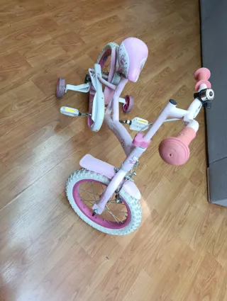 Bicicleta infantil niña Hello Kitty rosa