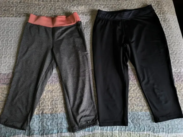 Pantalones de fitness grises y negros