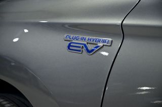 Mitsubishi Outlander   2.4 PHEV Kaiteki Auto 4WD 