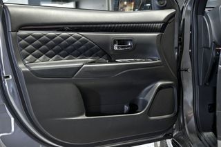 Mitsubishi Outlander   2.4 PHEV Kaiteki Auto 4WD 