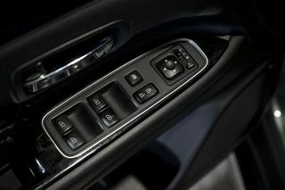 Mitsubishi Outlander   2.4 PHEV Kaiteki Auto 4WD 