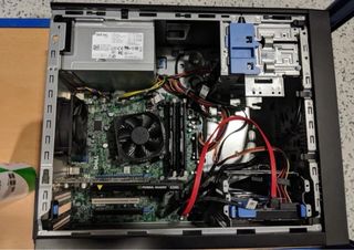 Reparación de ordenadores y mandos de consolas.