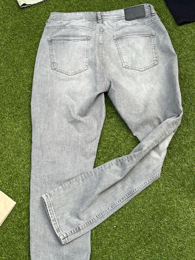 Vaqueros grises hombre