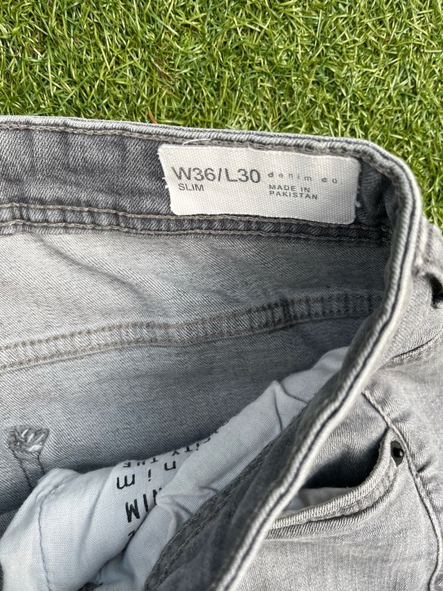 Vaqueros grises hombre