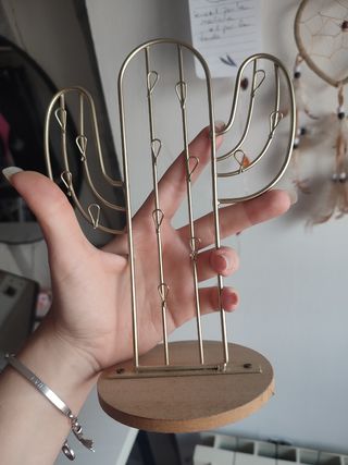Soporte para joyas de cactus