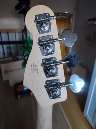 Squier  Precision Bass
