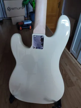 Squier  Precision Bass