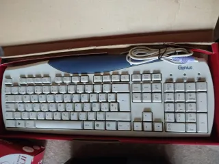 Teclado Genius Blanco y Azul