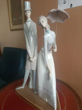 Figura Lladro Pareja Elegante Paraguas