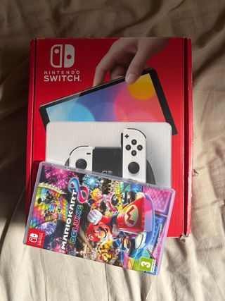 Nintendo Switch OLED Blanca + Mario Kart 8 Deluxe