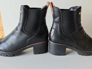 Botas Panama Jack negras. 