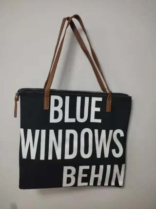 Bolso Tote bag Negro con Texto Blanco
