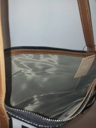 Bolso Tote bag Negro con Texto Blanco