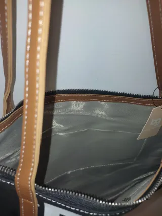 Bolso Tote bag Negro con Texto Blanco