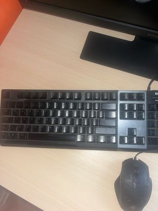 Torre PC con Pantalla, Ratón, Teclado y Cascos