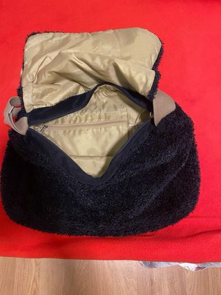 Bolso estilo bandolera negro y beige  de mujer