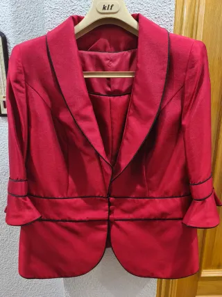 Elegante conjunto chaqueta y corpiño rojo T50